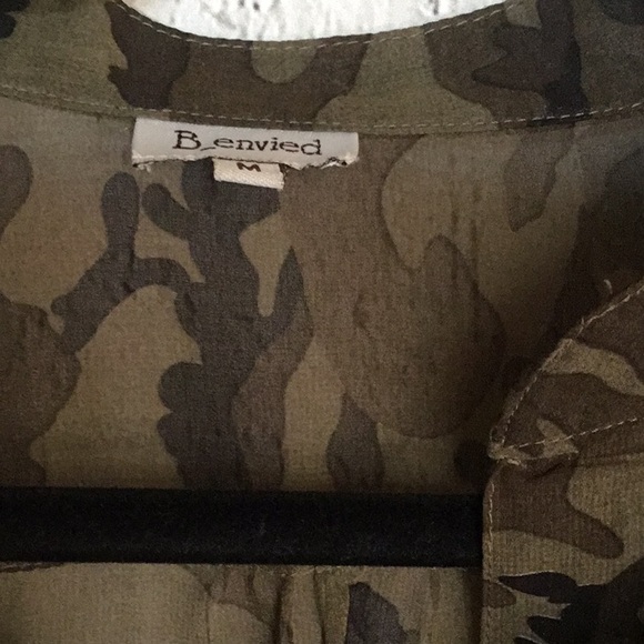B-ENVIED CAMOUFLAGE BLOUSE SIZE MEDIUM - Picture 2 of 7